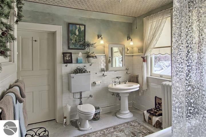 230 Wellington Street, Traverse City, MI 49686